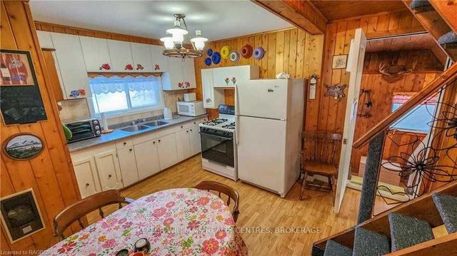 692 Dorcas Bay Rd, House detached with 2 bedrooms, 1 bathrooms and 12 parking in Northern Bruce Peninsula ON | Image 5