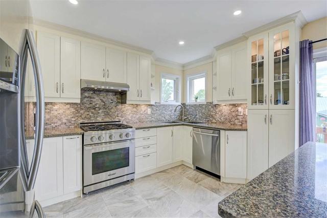 49 Steppingstone Tr, House detached with 3 bedrooms, 4 bathrooms and 4 parking in Toronto ON | Image 2
