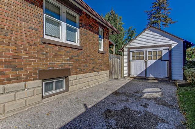 102 Alelaide Street S, House detached with 2 bedrooms, 1 bathrooms and 3 parking in London ON | Image 5