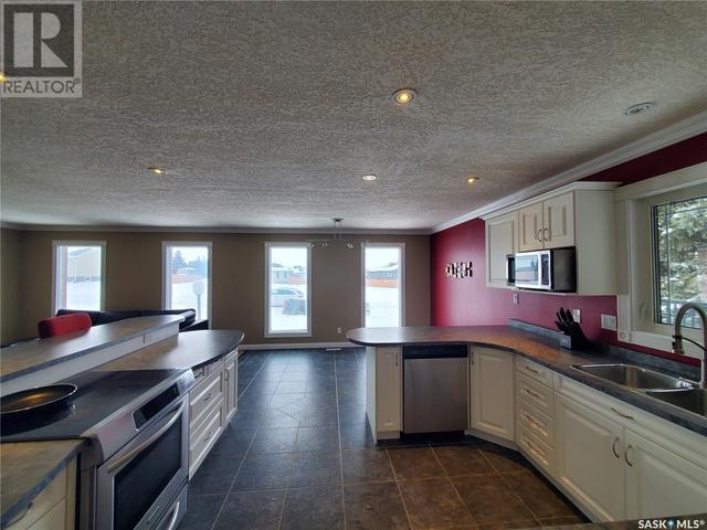 52 Banks Crescent, House detached with 4 bedrooms, 2 bathrooms and null parking in Kamsack SK | Image 3