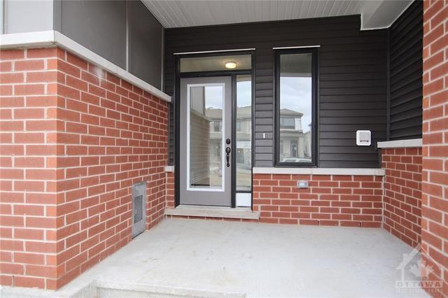 542 Arosa Way, Townhouse with 3 bedrooms, 3 bathrooms and 2 parking in Ottawa ON | Image 2