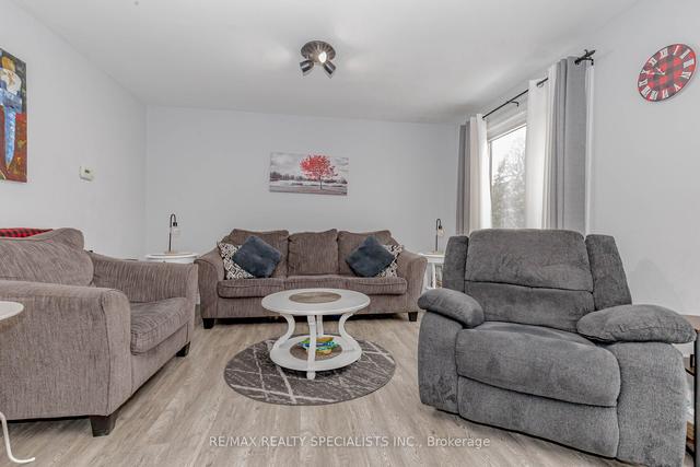 36 Carleton Pl, Townhouse with 3 bedrooms, 2 bathrooms and 2 parking in Brampton ON | Image 9