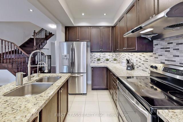 890 Castlemore Ave, House attached with 3 bedrooms, 3 bathrooms and 3 parking in Markham ON | Image 3
