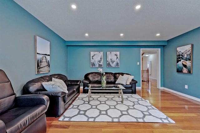 129 Beverley Glen Blvd, House detached with 4 bedrooms, 4 bathrooms and 5 parking in Vaughan ON | Image 23