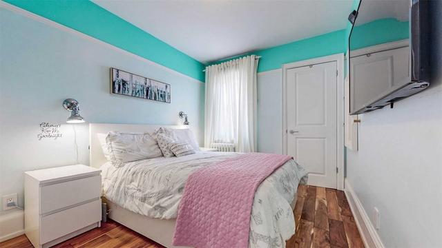 11 Ronald Ave, House detached with 2 bedrooms, 2 bathrooms and 1 parking in Toronto ON | Image 3