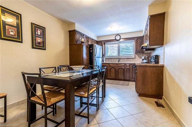 29 Meadowbrook Cres, House detached with 4 bedrooms, 3 bathrooms and 6 parking in St. Catharines ON | Image 3
