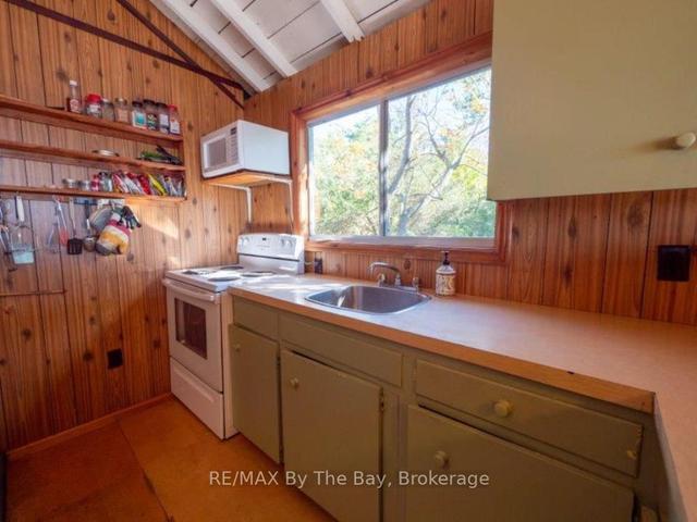 14960 Georgian Bay Shore, House detached with 3 bedrooms, 1 bathrooms and 0 parking in Georgian Bay ON | Image 5