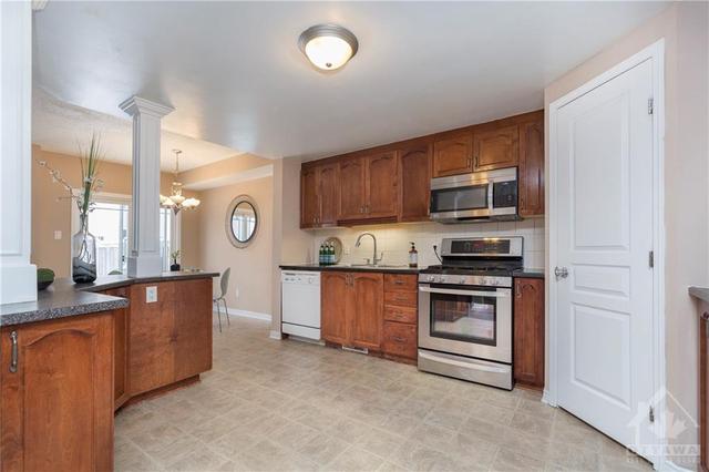 705 Regiment Avenue, Townhouse with 3 bedrooms, 3 bathrooms and 3 parking in Ottawa ON | Image 16
