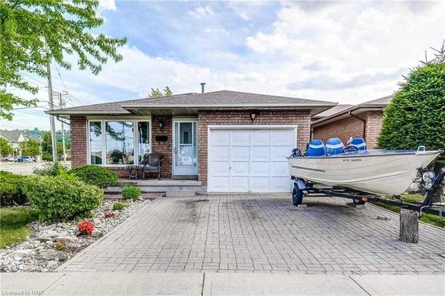 102 Juniper Dr, House detached with 3 bedrooms, 2 bathrooms and 3 parking in Hamilton ON | Image 12
