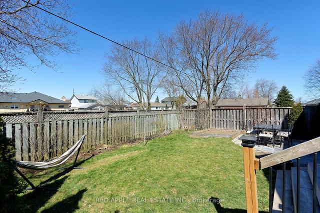 17 Leckie Ave W, House detached with 3 bedrooms, 3 bathrooms and 5 parking in Hamilton ON | Image 31