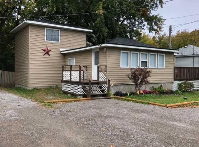 417 Long Beach Rd, House detached with 3 bedrooms, 1 bathrooms and 2 parking in Kawartha Lakes ON | Image 1