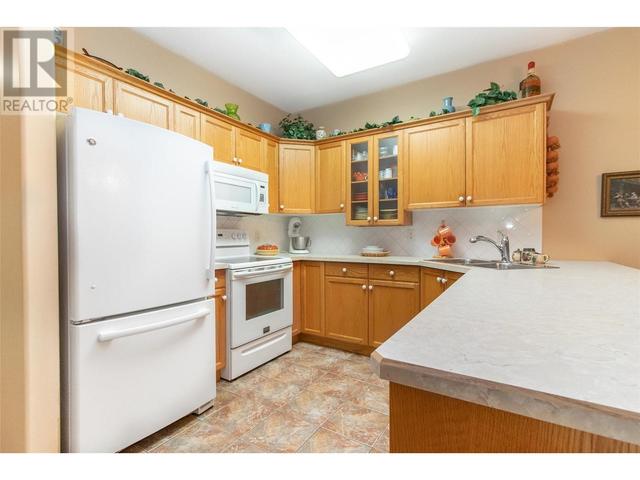 107 - 2300 Benvoulin Road, Condo with 3 bedrooms, 2 bathrooms and 1 parking in Kelowna BC | Image 9