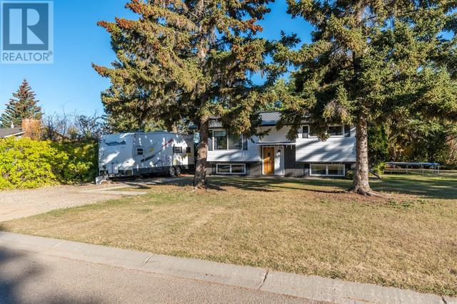 108 3 Avenue W, House detached with 4 bedrooms, 2 bathrooms and 1 parking in Neilburg SK | Image 1