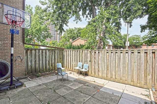 84 Fleetwood Cres, Townhouse with 4 bedrooms, 2 bathrooms and 1 parking in Brampton ON | Image 16