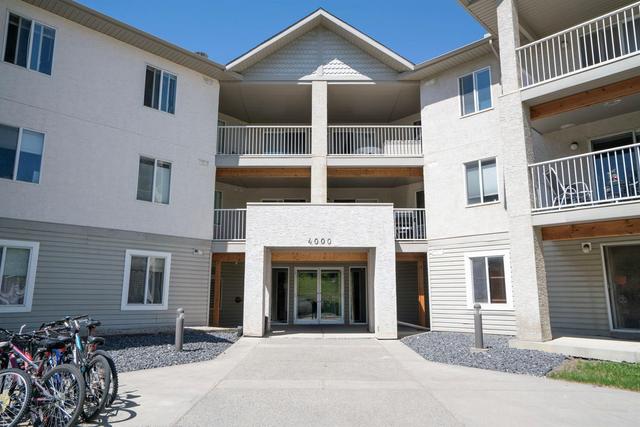 305 - 4000 Citadel Meadow Point Nw, Condo with 2 bedrooms, 1 bathrooms and 1 parking in Calgary AB | Image 1