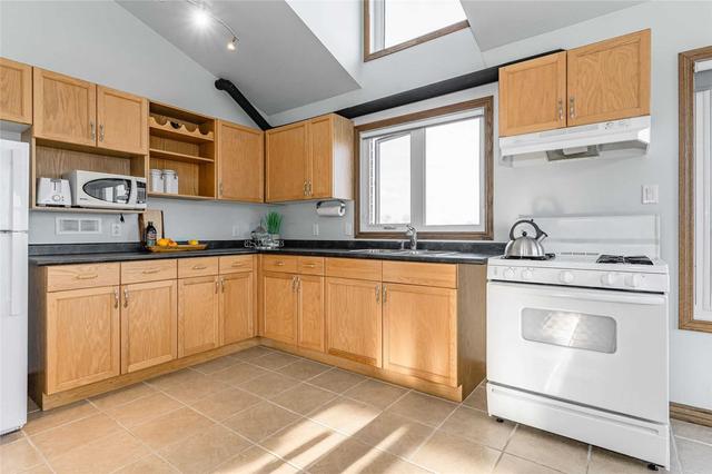 7622 Sideroad 8 E, House detached with 2 bedrooms, 1 bathrooms and 13 parking in Wellington North ON | Image 5
