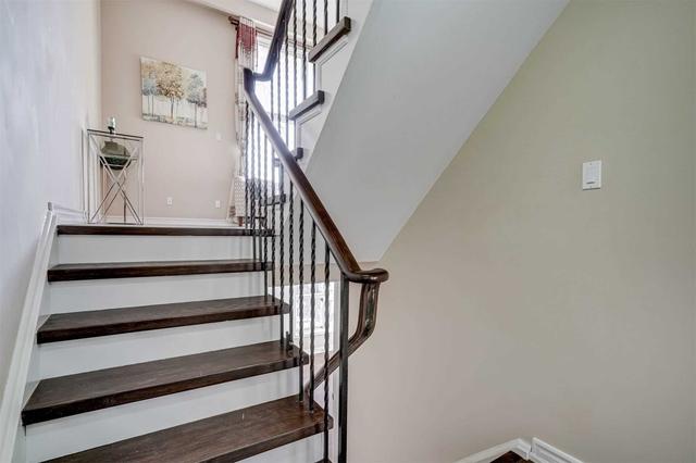 32 Rusty Crest Way, Townhouse with 3 bedrooms, 2 bathrooms and 2 parking in Toronto ON | Image 30