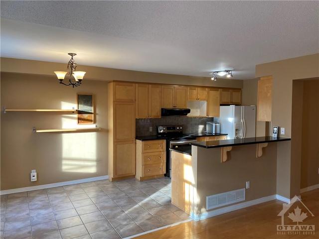 288 Goldridge Drive, Townhouse with 3 bedrooms, 3 bathrooms and 3 parking in Ottawa ON | Image 6