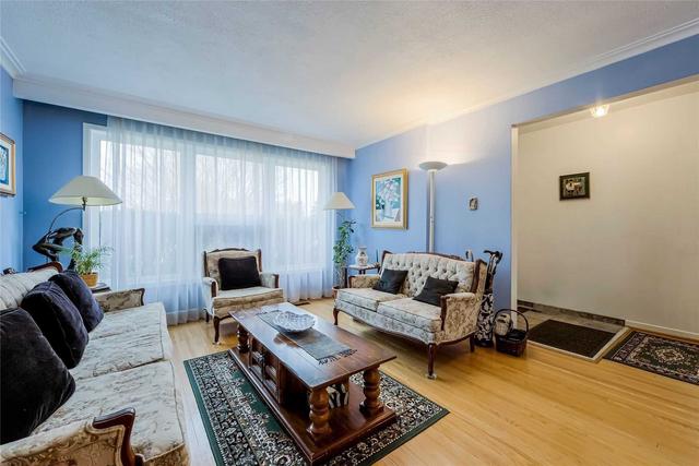 upper - 25 Oldborough Circ, House detached with 3 bedrooms, 2 bathrooms and 2 parking in Toronto ON | Image 13