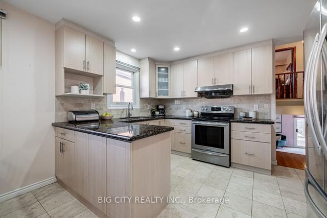 7 Cashew Crt, House semidetached with 4 bedrooms, 2 bathrooms and 3 parking in Toronto ON | Image 17