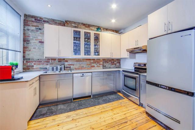 1547 Queen St W, House semidetached with 5 bedrooms, 2 bathrooms and 0 parking in Toronto ON | Image 9