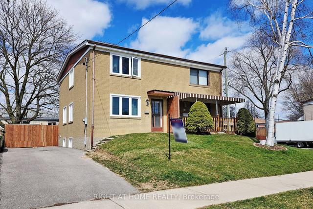 14 Chesapeake Ave N, House semidetached with 3 bedrooms, 2 bathrooms and 2 parking in Toronto ON | Image 1