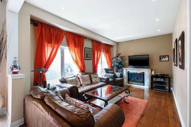 164 Bathurst Glen Dr, House detached with 4 bedrooms, 4 bathrooms and 6 parking in Vaughan ON | Image 7