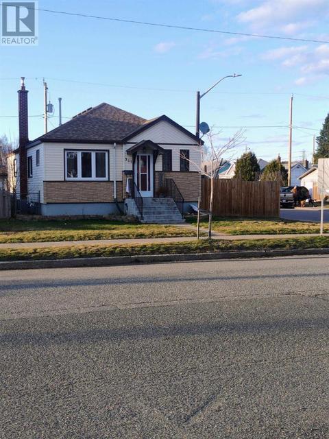 351 Empire Avenue, House detached with 4 bedrooms, 2 bathrooms and null parking in Thunder Bay ON | Card Image