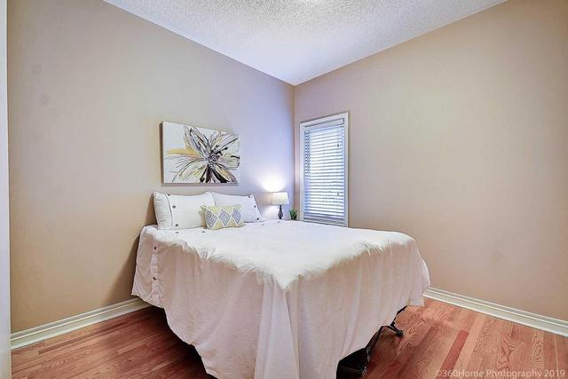 37 Golf Links Dr, Condo with 2 bedrooms, 3 bathrooms and 2 parking in Brampton ON | Image 14