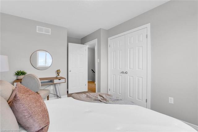 8 Oakes Crescent, House detached with 4 bedrooms, 3 bathrooms and 3 parking in Guelph ON | Image 14