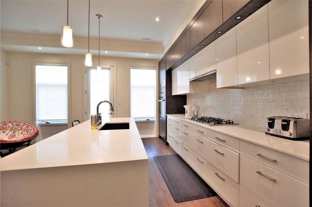 2460b Bayview Ave, House attached with 3 bedrooms, 5 bathrooms and 2 parking in Toronto ON | Image 15