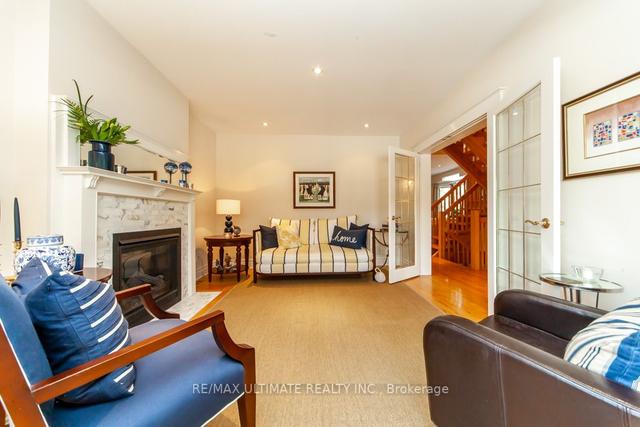 56 Thirty Third St, House detached with 5 bedrooms, 3 bathrooms and 6 parking in Toronto ON | Image 2
