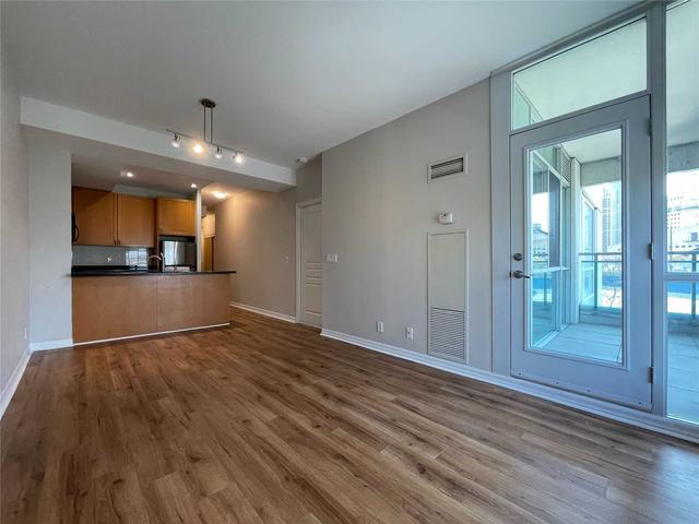 206 - 220 Burnhamthrope Rd W, Condo with 1 bedrooms, 1 bathrooms and 1 parking in Mississauga ON | Image 5