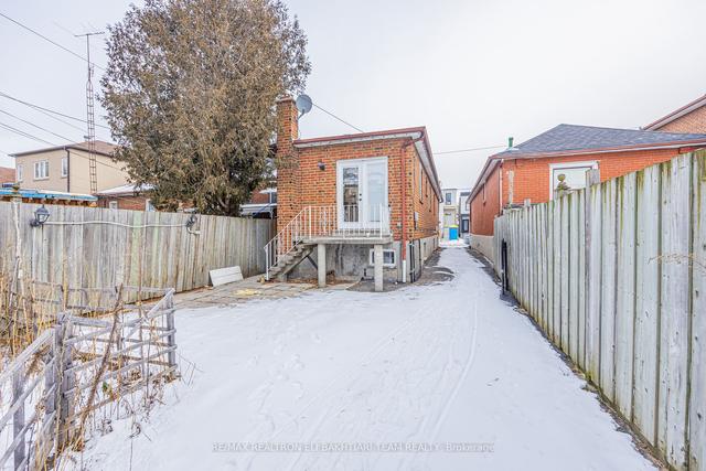 228 Robina Ave, House detached with 3 bedrooms, 2 bathrooms and 5 parking in Toronto ON | Image 17
