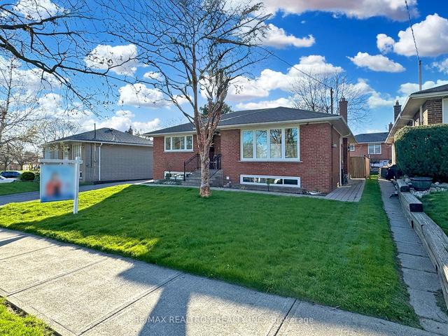 130 Broadlands Blvd, House detached with 3 bedrooms, 2 bathrooms and 8 parking in Toronto ON | Image 12