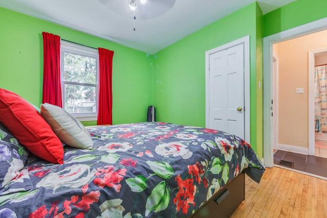 35 North Woodrow Blvd, House detached with 2 bedrooms, 2 bathrooms and 3 parking in Toronto ON | Image 3
