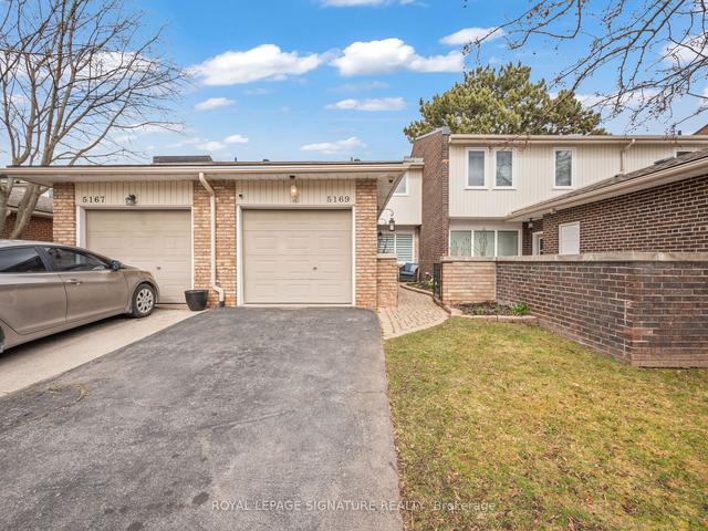 5169 Banting Crt, Townhouse with 4 bedrooms, 2 bathrooms and 3 parking in Burlington ON | Image 1