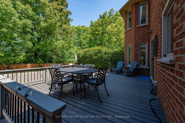 3001 Silverthorn Dr, House detached with 4 bedrooms, 3 bathrooms and 4 parking in Oakville ON | Image 27