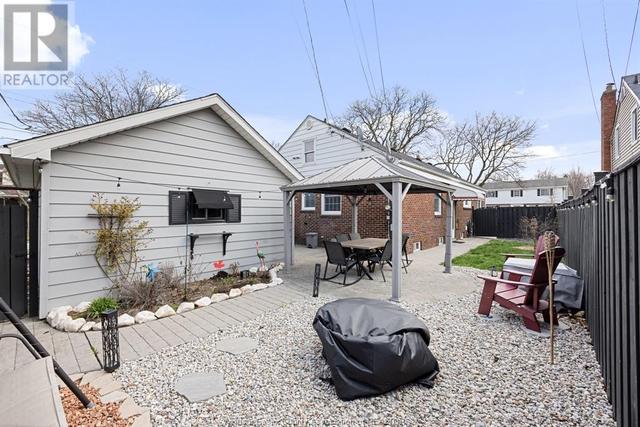 2393 Byng, House detached with 4 bedrooms, 2 bathrooms and null parking in Windsor ON | Image 23