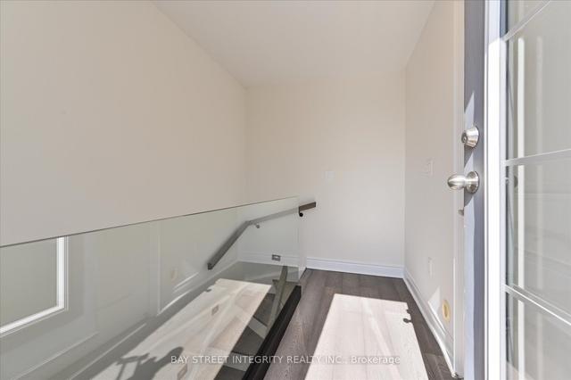 9 - 10 Hargrave Lane, Townhouse with 3 bedrooms, 3 bathrooms and 2 parking in Toronto ON | Image 18