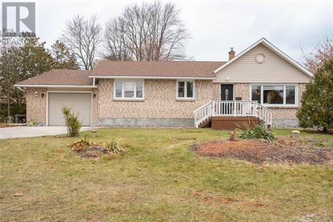 1114 Lakeshore Road, House detached with 3 bedrooms, 2 bathrooms and null parking in Sarnia ON | Card Image