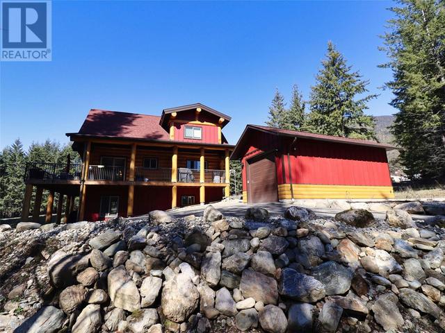 2589 Airstrip Road, House detached with 3 bedrooms, 3 bathrooms and 2 parking in Columbia Shuswap F BC | Image 7