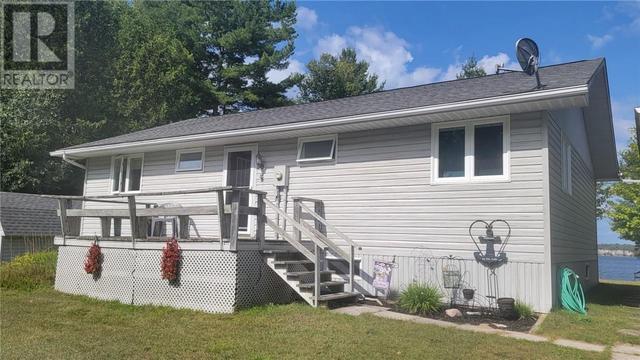9 Holmes St, House detached with 2 bedrooms, 2 bathrooms and null parking in Central Manitoulin ON | Image 4