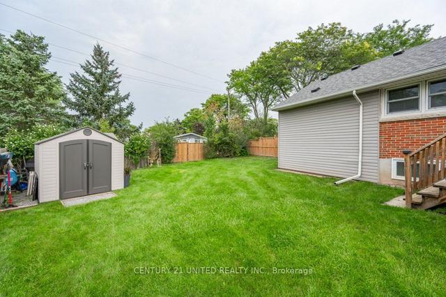 28 Masterson Dr, House detached with 3 bedrooms, 2 bathrooms and 5 parking in St. Catharines ON | Image 24