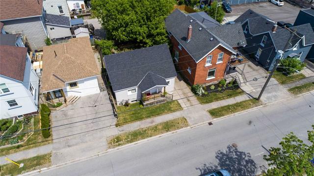 18 Albert St N, House detached with 3 bedrooms, 1 bathrooms and 1 parking in Orillia ON | Image 6