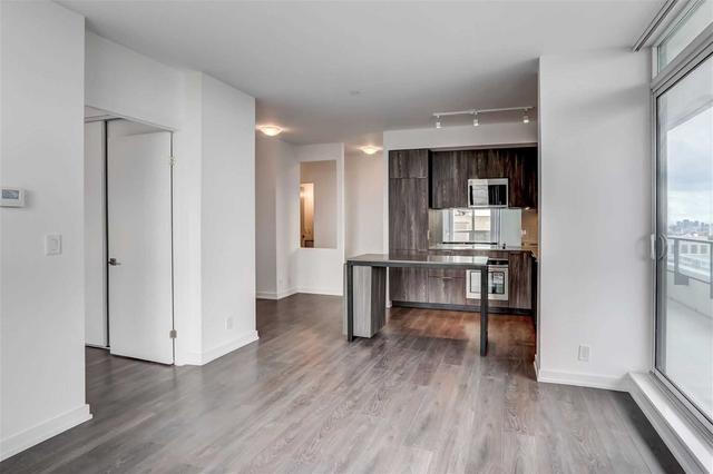 1806 - 609 Avenue Rd, Condo with 2 bedrooms, 2 bathrooms and 1 parking in Toronto ON | Image 5
