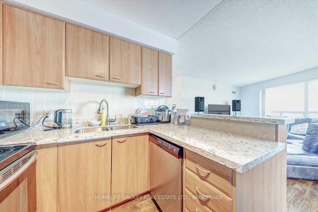 2603 - 38 Lee Center Dr, Condo with 2 bedrooms, 2 bathrooms and 1 parking in Toronto ON | Image 5