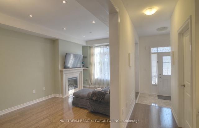261 Barons St, House attached with 3 bedrooms, 3 bathrooms and 3 parking in Vaughan ON | Image 18