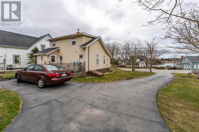 681 Main Street, House detached with 3 bedrooms, 1 bathrooms and null parking in Yarmouth NS | Image 4