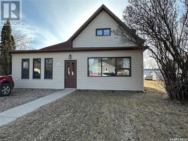 635 13th Street, House detached with 3 bedrooms, 2 bathrooms and null parking in Humboldt SK | Image 2